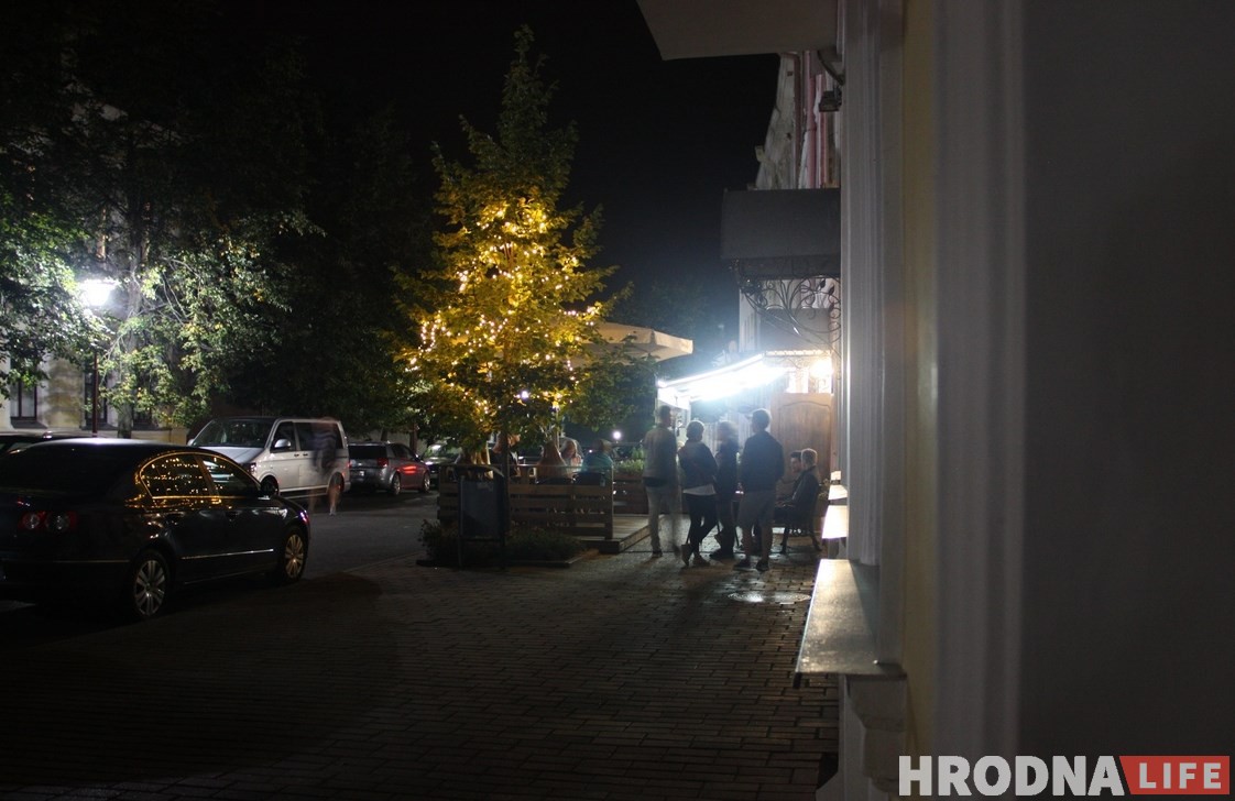 Пустая Советская, тусовочная Замковая и аншлаг на Ленина: чем живет ночной Гродно