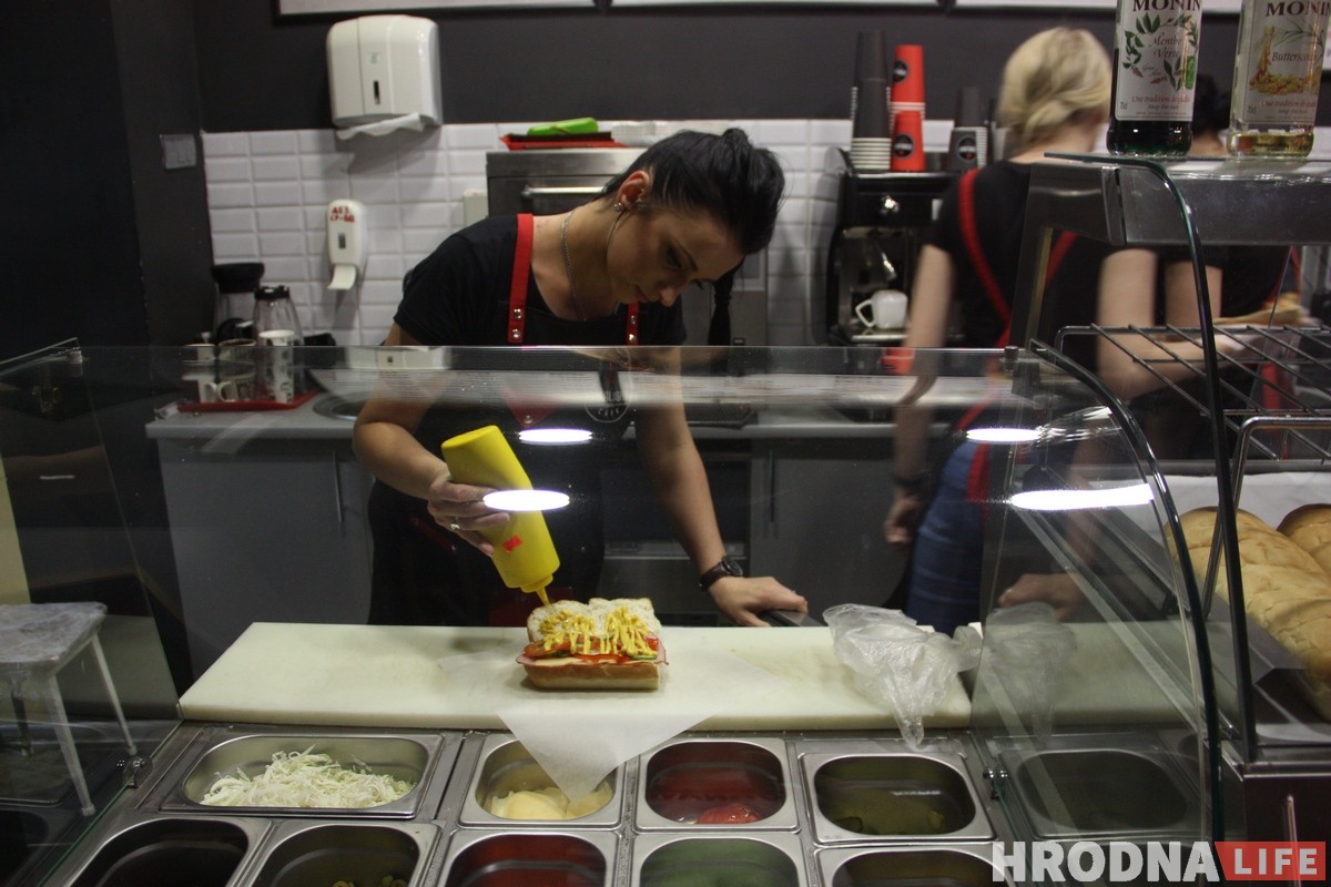 Пустая Советская, тусовочная Замковая и аншлаг на Ленина: чем живет ночной Гродно