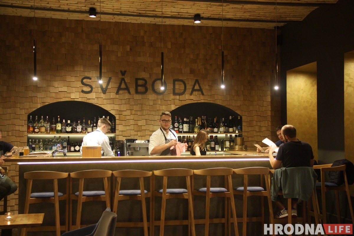 Пустая Советская, тусовочная Замковая и аншлаг на Ленина: чем живет ночной Гродно