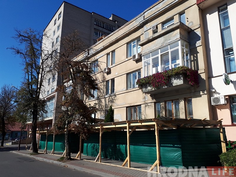 Глядзіце, якое цікавае кляймо знайшлі на даху аднаго са старых дамоў у Гродне Глядзіце, якое цікавае кляймо знайшлі на даху аднаго са старых дамоў у Гродне