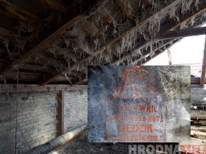 Глядзіце, якое цікавае кляймо знайшлі на даху аднаго са старых дамоў у Гродне Глядзіце, якое цікавае кляймо знайшлі на даху аднаго са старых дамоў у Гродне