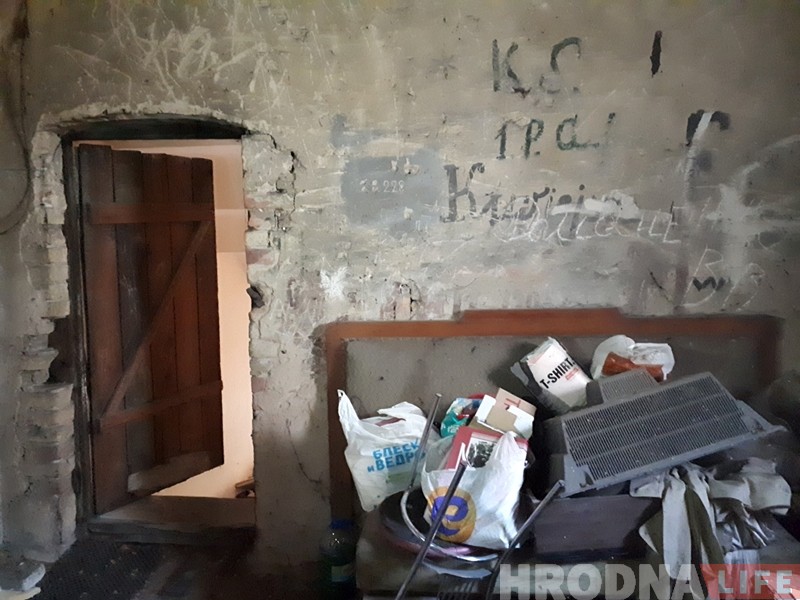 Глядзіце, які надпіс на гарышчы дома ў Гродне пакінулі салдаты ў 1930-х. Мы паспрабавалі расшыфраваць Глядзіце, які надпіс на гарышчы дома ў Гродне пакінулі салдаты ў 1930-х. Мы паспрабавалі расшыфраваць