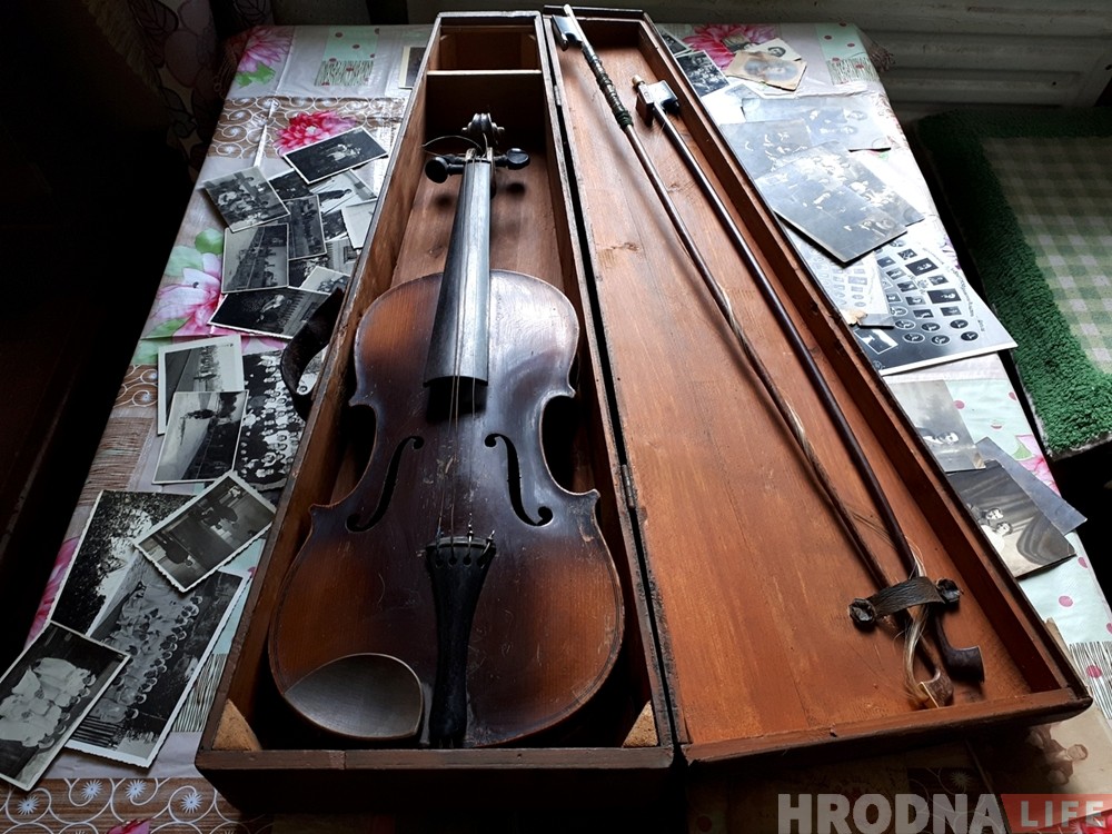 «От соседей осталась только скрипка». История дома, который готовили к приезду Лукашенко