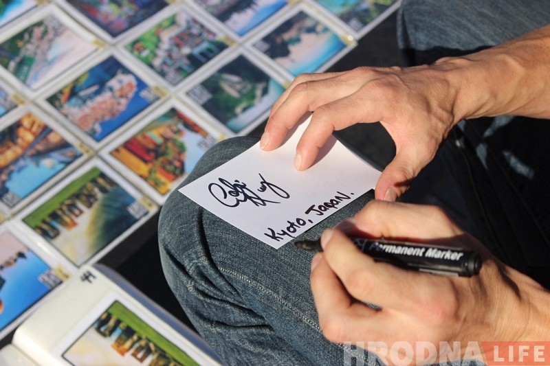 «Жыццё адно, дык пражывіце яго». Падарожнік з Канады прадаваў у цэнтры Гродна свае фатаграфіі і распавядаў пра прыгоды «Жыццё адно, дык пражывіце яго». Падарожнік з Канады прадаваў у цэнтры Гродна свае фатаграфіі і распавядаў пра прыгоды