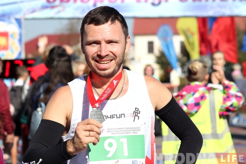 У цэнтры Гродна спартсмены і аматары спаборнічалі ў хадзе і бегу У цэнтры Гродна спартсмены і аматары спаборнічалі ў хадзе і бегу