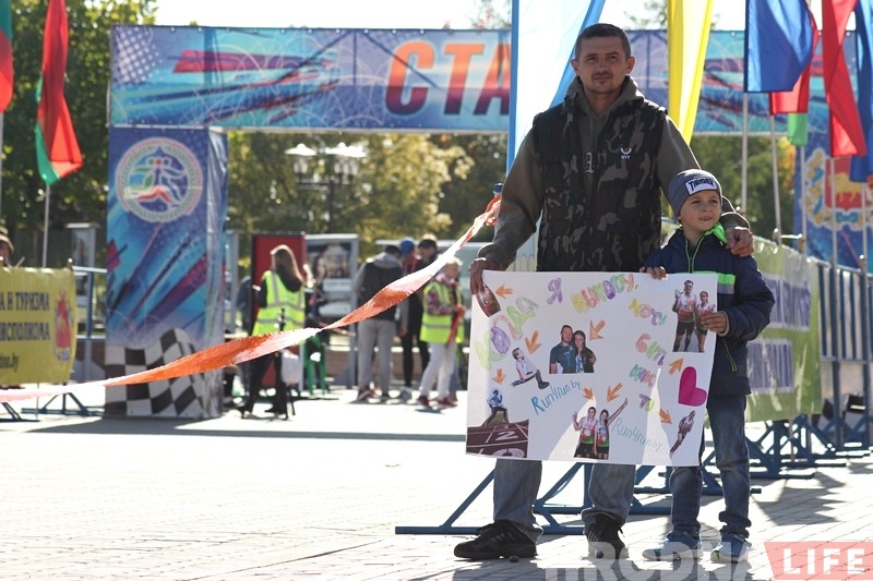 У цэнтры Гродна спартсмены і аматары спаборнічалі ў хадзе і бегу У цэнтры Гродна спартсмены і аматары спаборнічалі ў хадзе і бегу