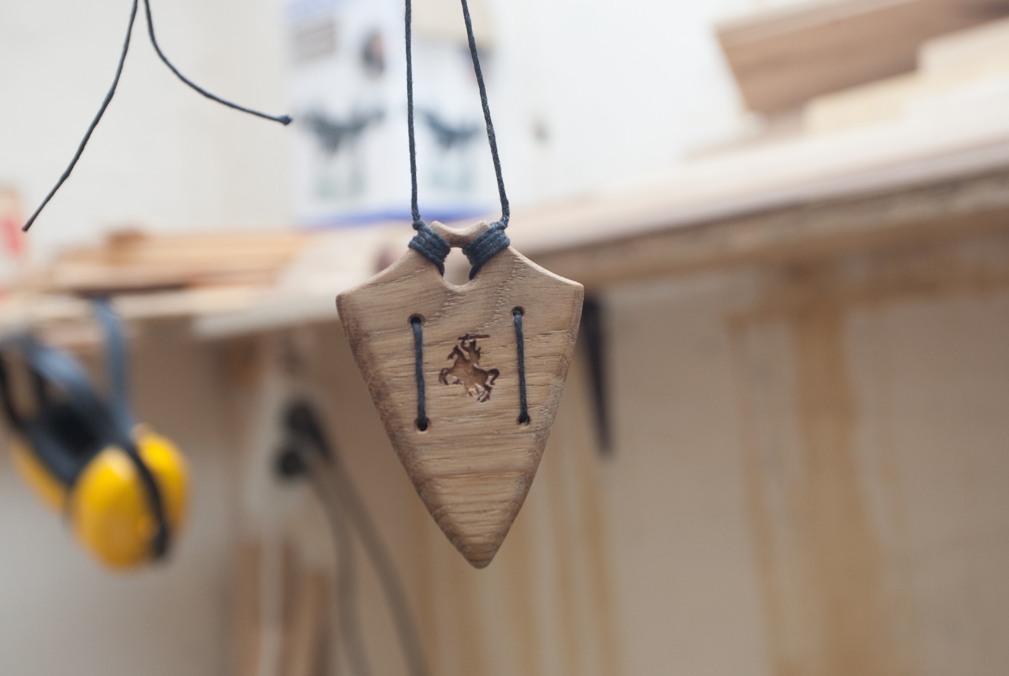 «Вагоны грантаў апазіцыі ў Беластоку – гэта легенды». Як актывіст стаў майстрам па дрэву