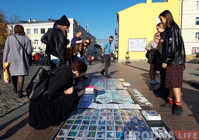 «Жыццё адно, дык пражывіце яго». Падарожнік з Канады прадаваў у цэнтры Гродна свае фатаграфіі і распавядаў пра прыгоды «Жыццё адно, дык пражывіце яго». Падарожнік з Канады прадаваў у цэнтры Гродна свае фатаграфіі і распавядаў пра прыгоды