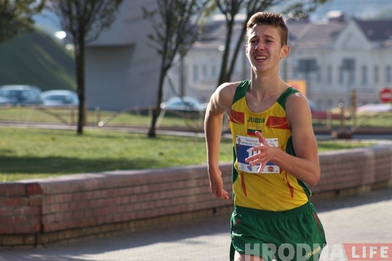 У цэнтры Гродна спартсмены і аматары спаборнічалі ў хадзе і бегу У цэнтры Гродна спартсмены і аматары спаборнічалі ў хадзе і бегу