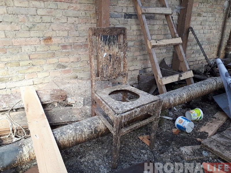 Глядзіце, якое цікавае кляймо знайшлі на даху аднаго са старых дамоў у Гродне Глядзіце, якое цікавае кляймо знайшлі на даху аднаго са старых дамоў у Гродне