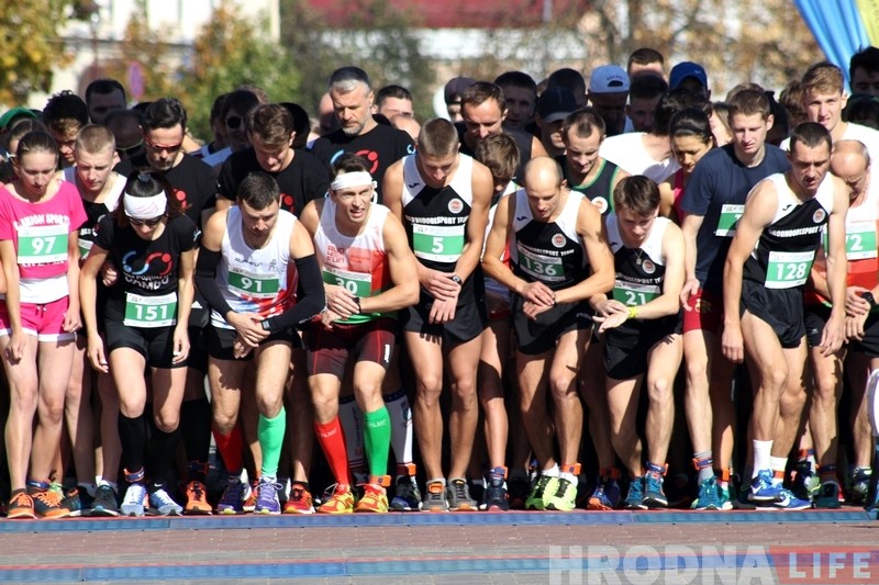 У цэнтры Гродна спартсмены і аматары спаборнічалі ў хадзе і бегу У цэнтры Гродна спартсмены і аматары спаборнічалі ў хадзе і бегу