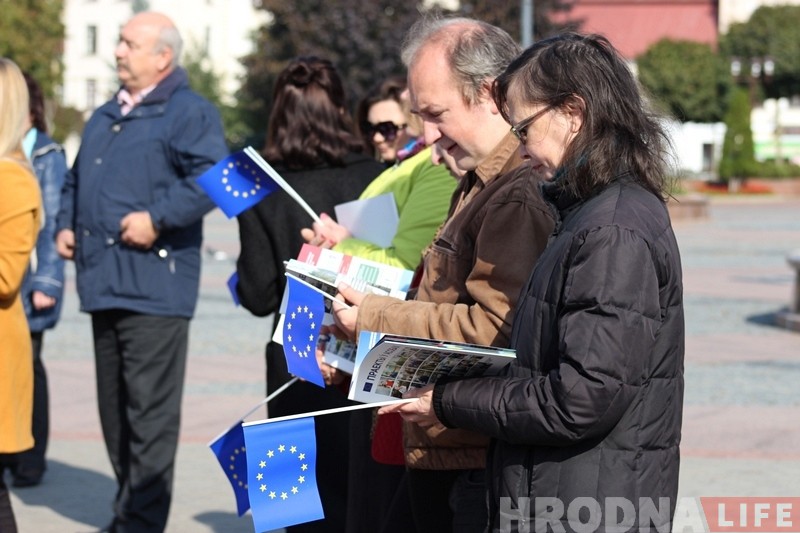 "Праекты ў асобах": перасоўная выстава ў цэнтры Гродна расказвае пра людзей, якія стаяць за еўрапейскімі праектамі "Праекты ў асобах": перасоўная выстава ў цэнтры Гродна расказвае пра людзей, якія стаяць за еўрапейскімі праектамі