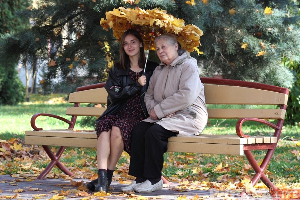 Хіт сезону: сям'я гродзенцаў зрабіла парасон з лісця і парадавала гараджан