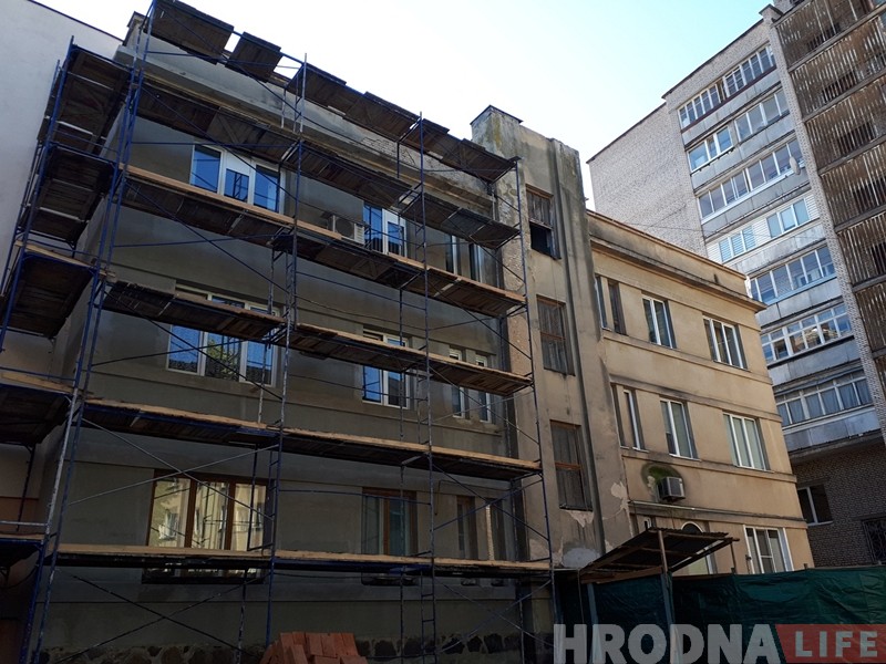 Глядзіце, якое цікавае кляймо знайшлі на даху аднаго са старых дамоў у Гродне Глядзіце, якое цікавае кляймо знайшлі на даху аднаго са старых дамоў у Гродне