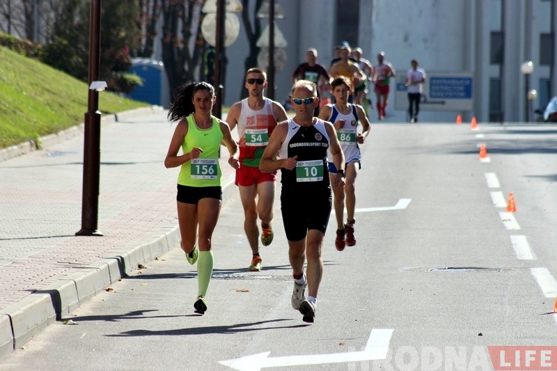 У цэнтры Гродна спартсмены і аматары спаборнічалі ў хадзе і бегу У цэнтры Гродна спартсмены і аматары спаборнічалі ў хадзе і бегу