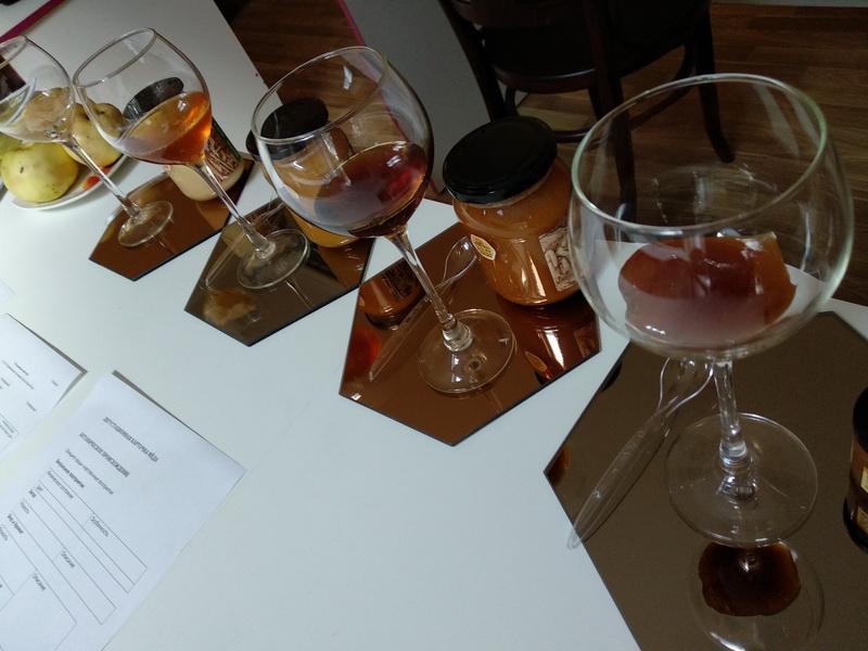 Если мёд с запахом сваренных вкрутую яиц, это нормально? Советы от единственного в Беларуси медового сомелье