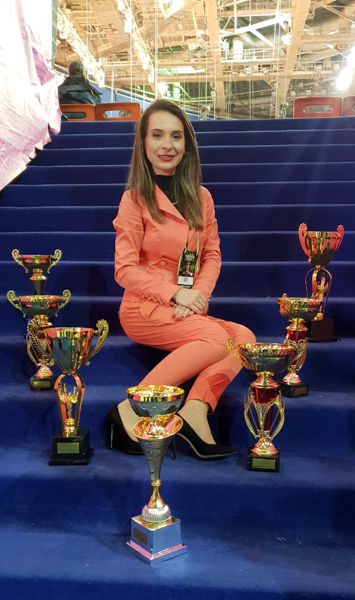 Вячэрнія прычоскі і какошнікі. Гродзенская цырульніца прывезла 9 кубкаў з міжнароднага фестывалю Вячэрнія прычоскі і какошнікі. Гродзенская цырульніца прывезла 9 кубкаў з міжнароднага фестывалю