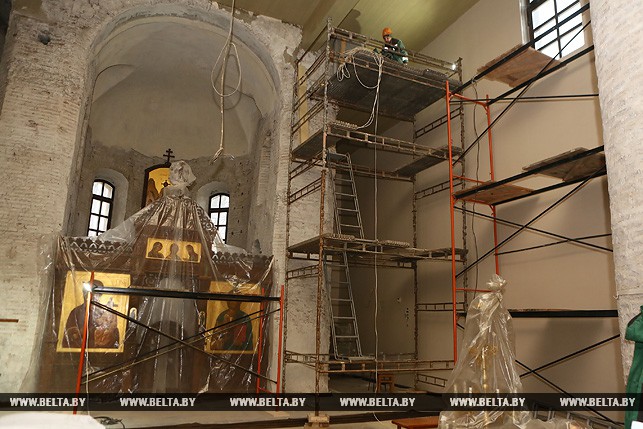 Фрагменты старинной колонны можно будет увидеть сквозь прозрачный пол в Коложской церкви