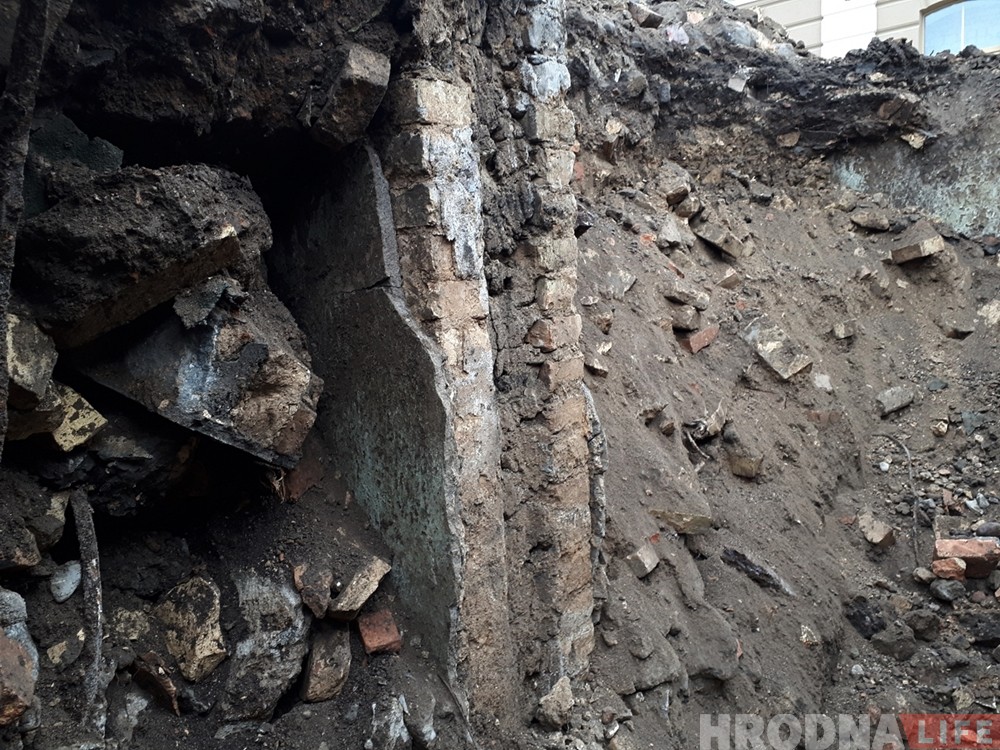 Каля сінагогі ў Гродне выявілі падмуркі малітоўнай школы «Хеўрэ Алшых»