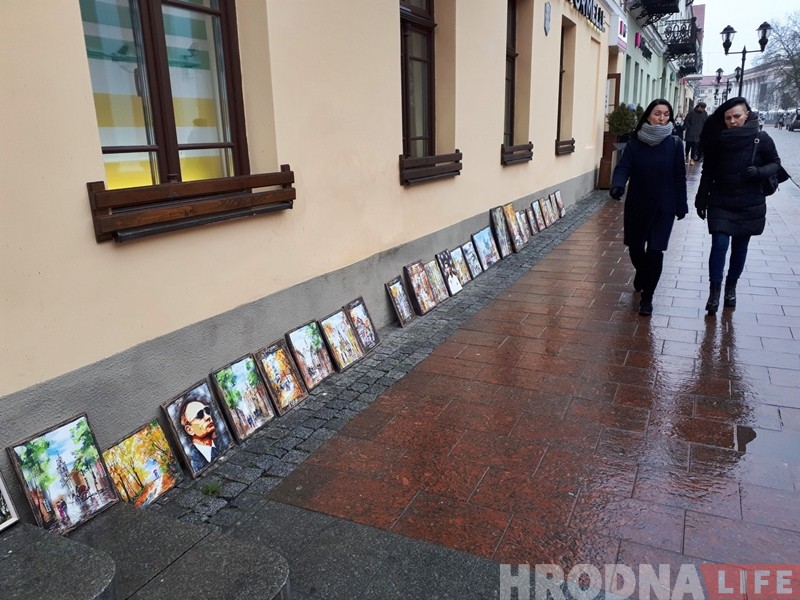 "Мы паважаем сваіх герояў, але іх не купляюць". Рамеснікі распавялі чаму ў цэнтры Гродна прадаюць партрэты Пуціна
