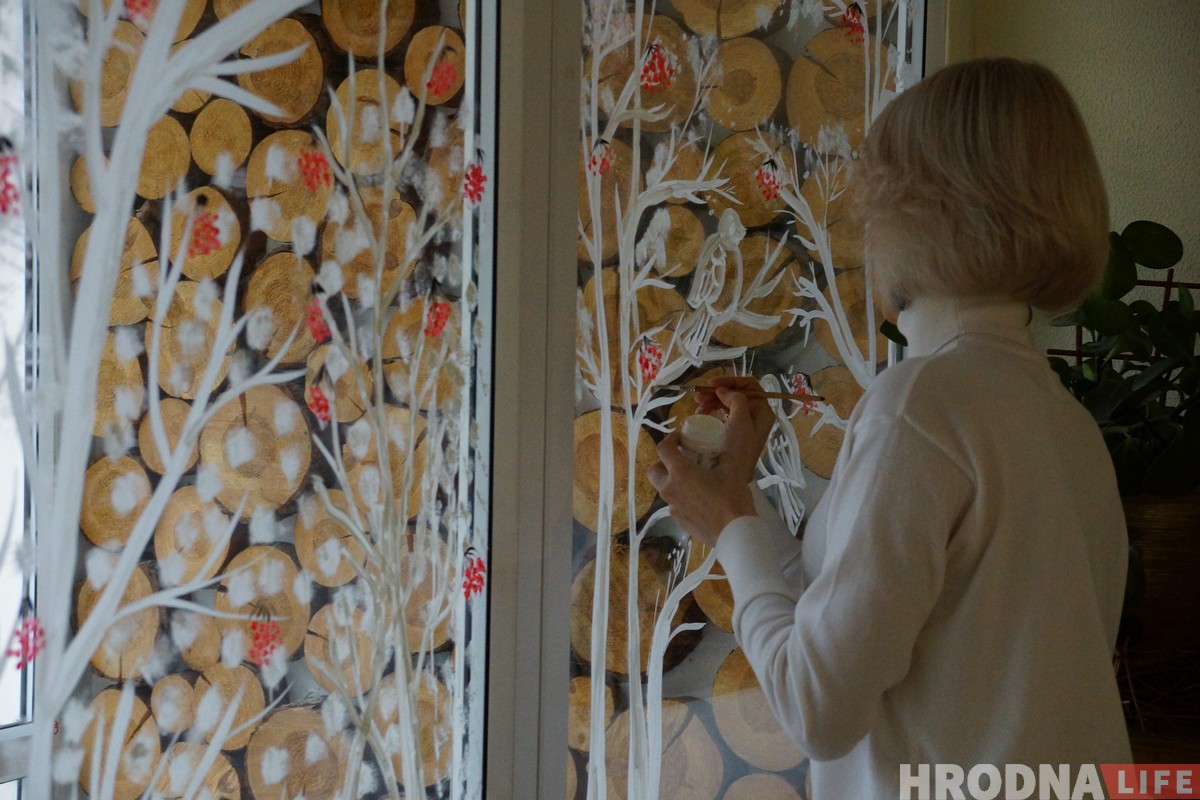 Першы снег для дзіцячага хоспіса. Мастакі распісалі вокны для дзяцей раней за мароз Першы снег для дзіцячага хоспіса. Мастакі распісалі вокны для дзяцей раней за мароз