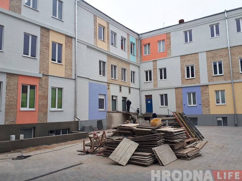 Глядзіце, як зменьваецца дворык былой пальчаткавай фабрыкі