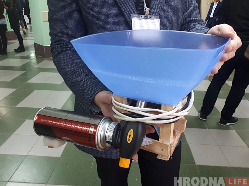 "Накармілі ўвесь клас". У Гродне гімназісты сабралі ўласны апарат для цукровай ваты "Накармілі ўвесь клас". У Гродне гімназісты сабралі ўласны апарат для цукровай ваты