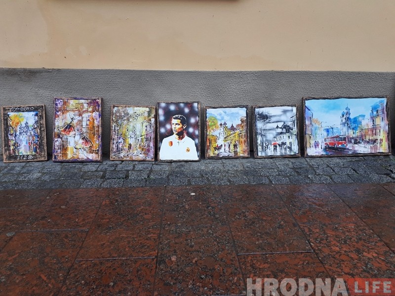 "Мы паважаем сваіх герояў, але іх не купляюць". Рамеснікі распавялі чаму ў цэнтры Гродна прадаюць партрэты Пуціна