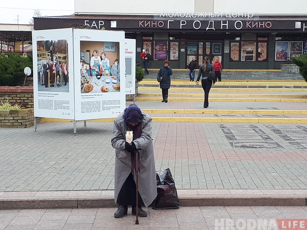 На Савецкай на месца вулічных музыкаў прыйшлі жабракі