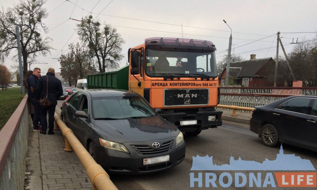 ДТЗ на Горкага: МАЗ прыціснуў легкавік