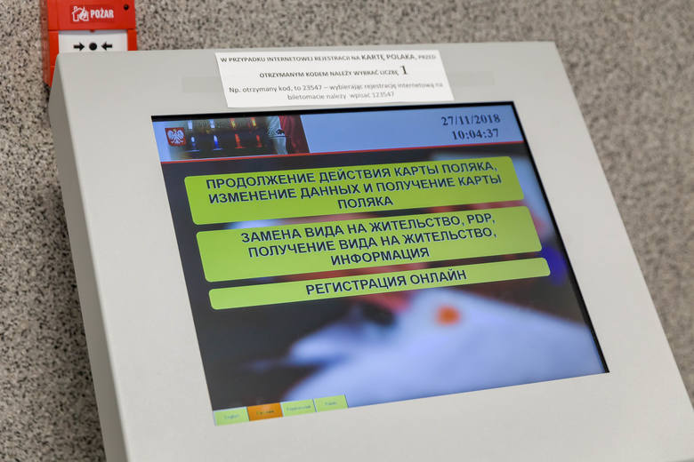 У Беластоку спрасцілі жыццё замежнікам, якія стаяць у чарзе па карту побыту