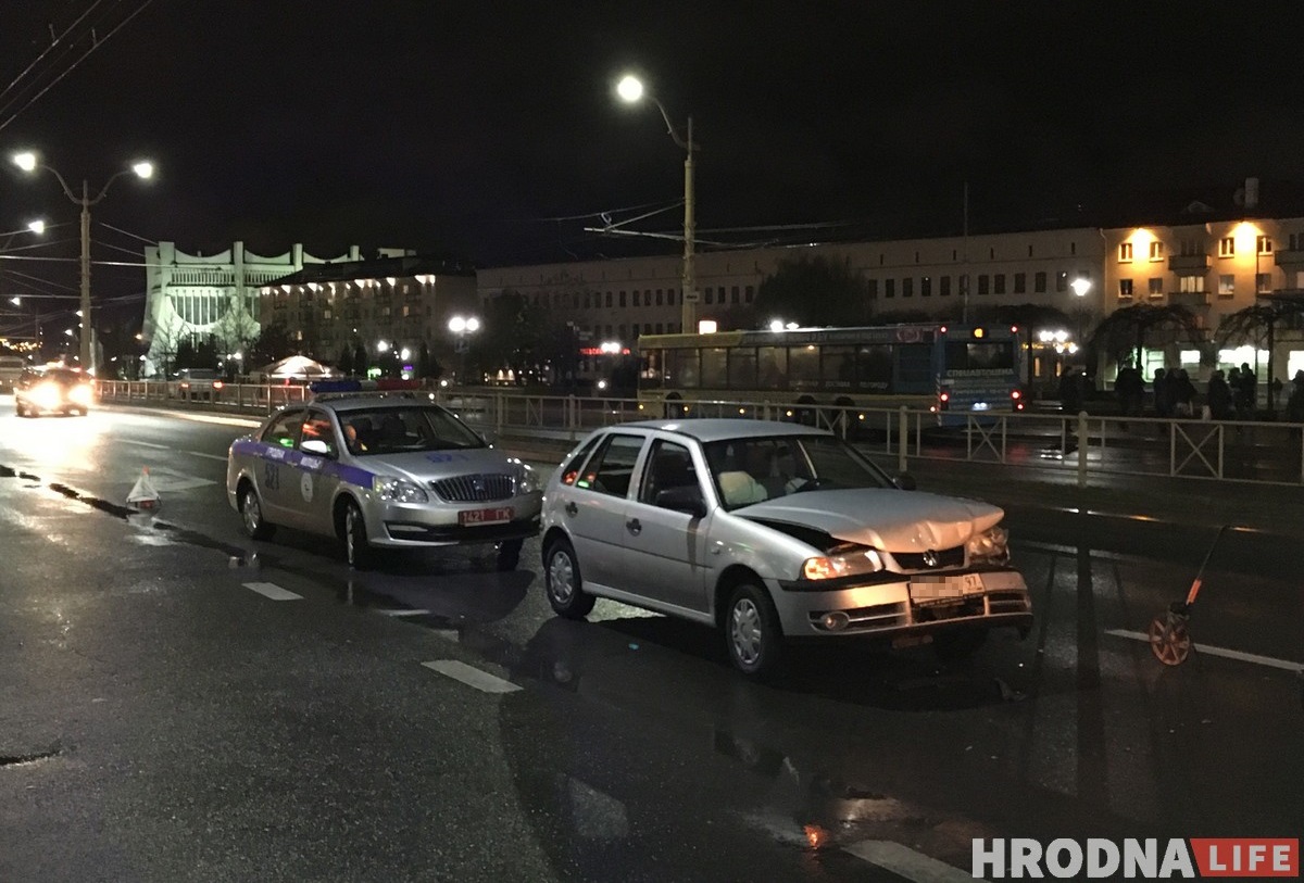 Тройное ДТП в центре Гродно: VW на российских номерах сделал "паровозик"