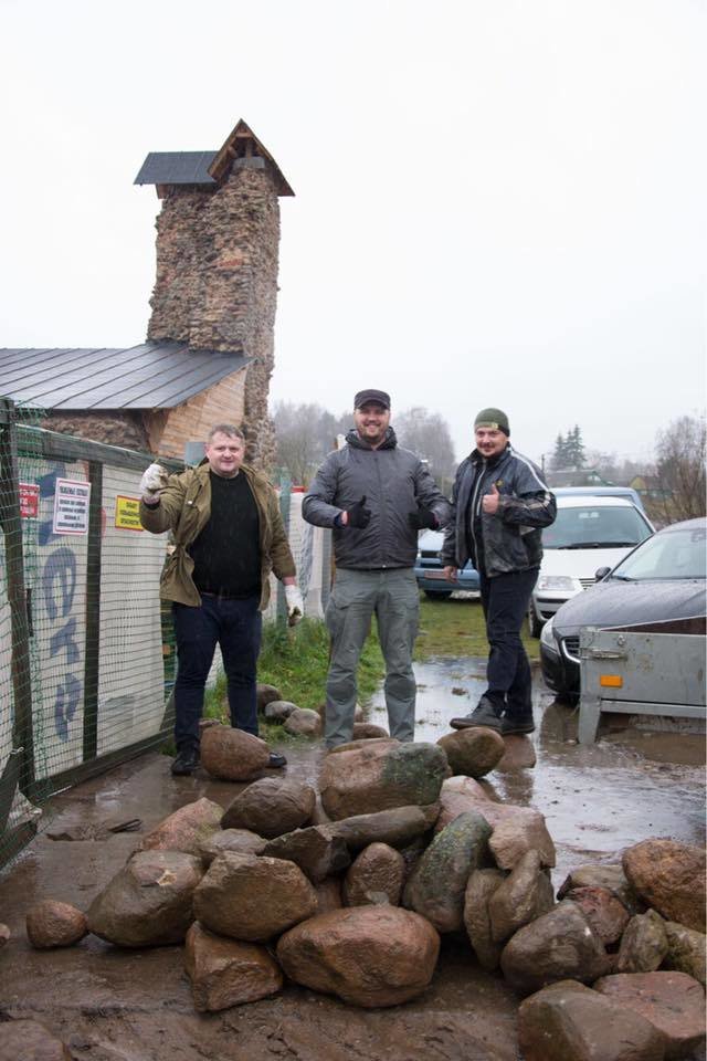 Люди собрали деньги на 200 тонн камней для Кревского замка