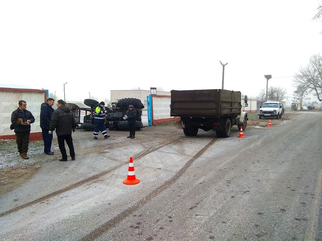 Пад Гродна трактар сутыкнуўся з грузавіком