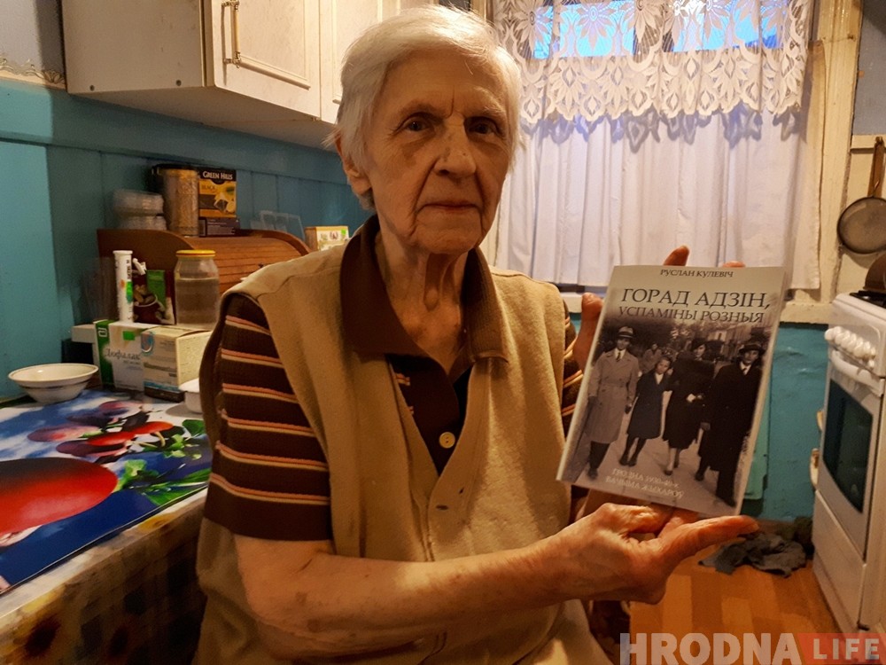 Падарунак да Новага году: выйшла з друку кніга Руслана Кулевіча, першыя асобнікі атрымалі героі