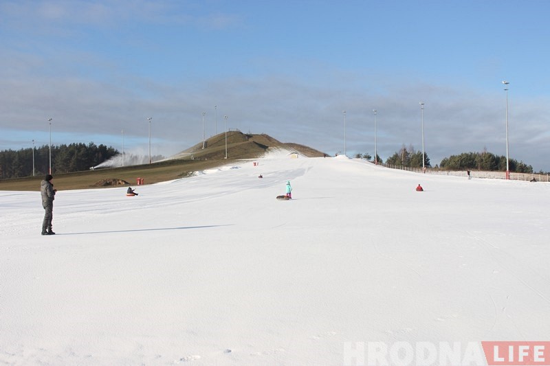 Адзінае месца са снегам: "Каробчыцкі Алімп" прымае першых наведвальнікаў у новым сезоне