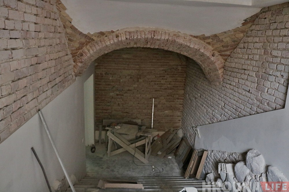 Глядзіце, як ажывілі старадаўні падвал на Маставой. Але кафэ там рабіць нельга Глядзіце, як ажывілі старадаўні падвал на Маставой. Але кафэ там рабіць нельга