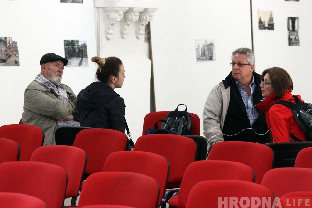 "Прыехала, каб адчуць бацьку". Як канадцы шукалі ў Гродне сямейны дом па намаляванай карце "Прыехала, каб адчуць бацьку". Як канадцы шукалі ў Гродне сямейны дом па намаляванай карце