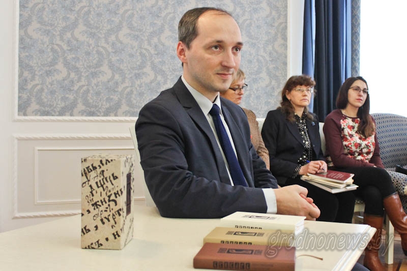В Гродно презентовали факсимиле первого в мире букваря на славянском языке