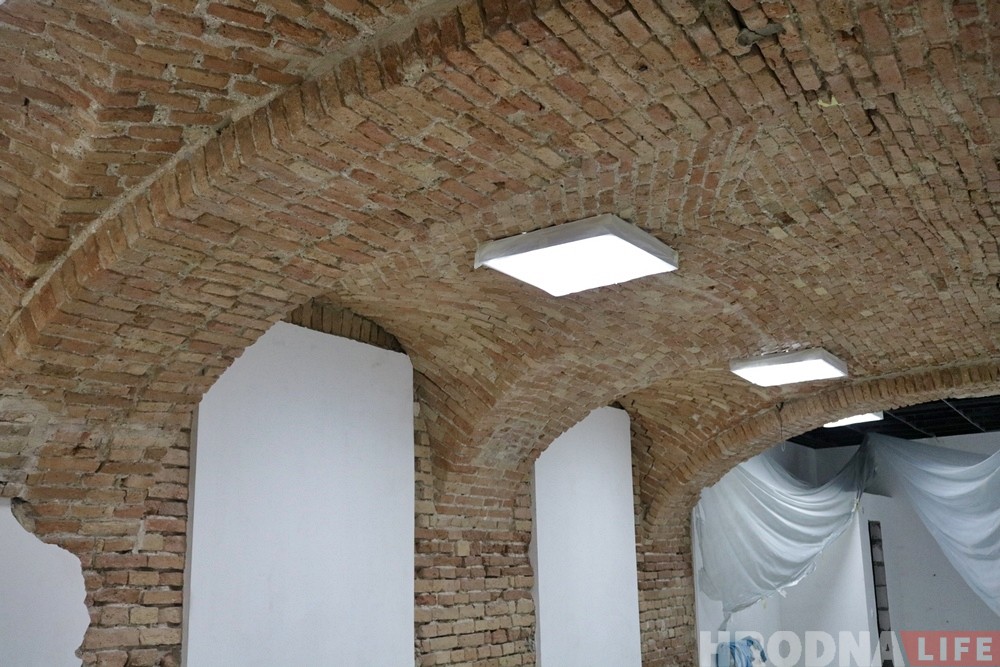 Глядзіце, як ажывілі старадаўні падвал на Маставой. Але кафэ там рабіць нельга Глядзіце, як ажывілі старадаўні падвал на Маставой. Але кафэ там рабіць нельга