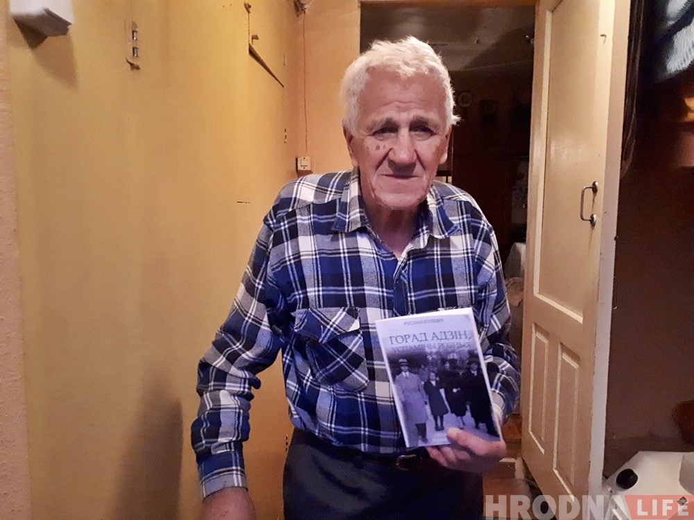 Падарунак да Новага году: выйшла з друку кніга Руслана Кулевіча, першыя асобнікі атрымалі героі