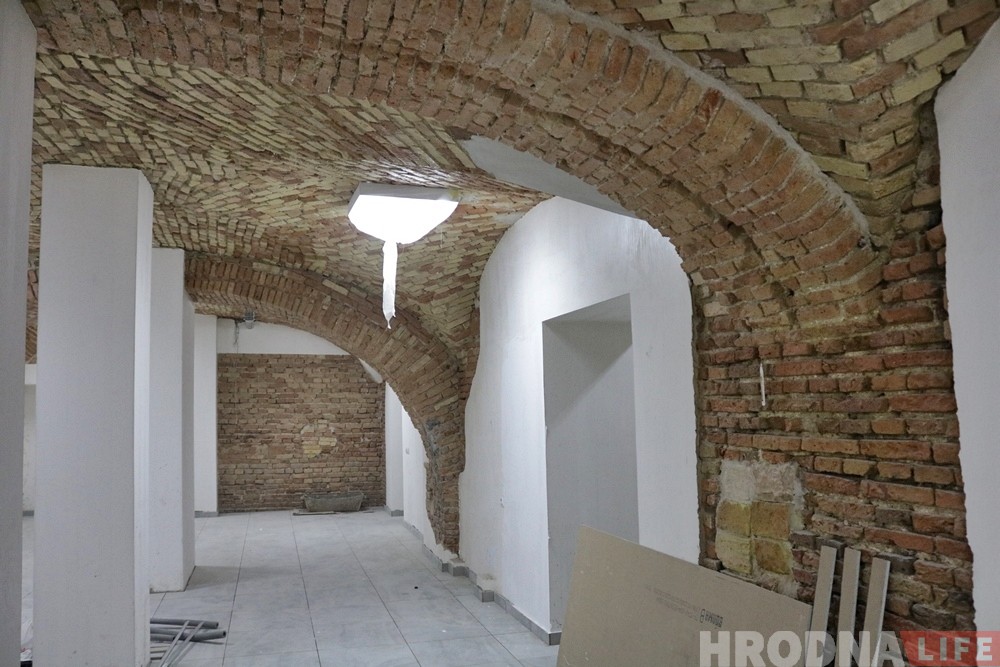 Глядзіце, як ажывілі старадаўні падвал на Маставой. Але кафэ там рабіць нельга Глядзіце, як ажывілі старадаўні падвал на Маставой. Але кафэ там рабіць нельга