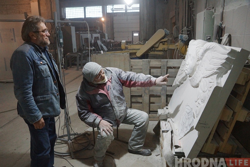 Смотрите, как на заводе под Гродно делают декор для Старого замка 