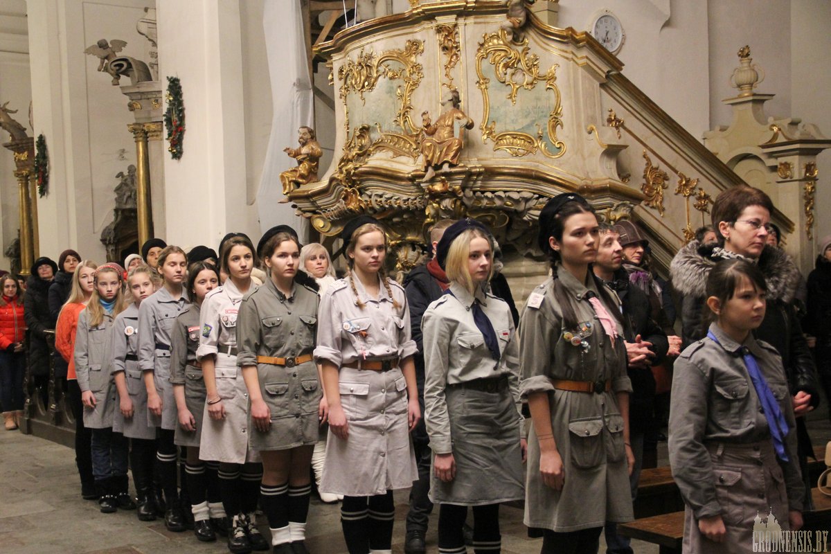 "Свет, который объединяет". В Гродно прибыл Вифлеемский огонь