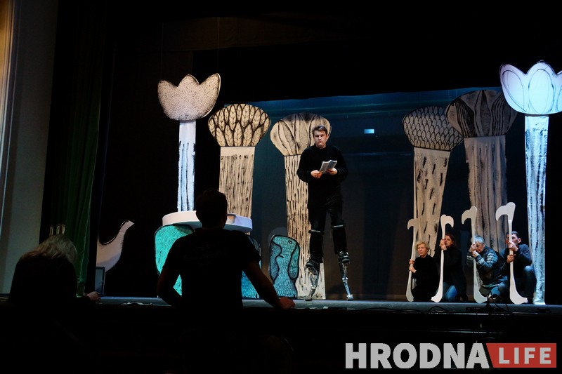 «Ніколі чаю з такімі дурнямі не піла!» Гродзенскія лялечнікі рыхтуюць пастаноўку «Алісы ў краіне цудаў»