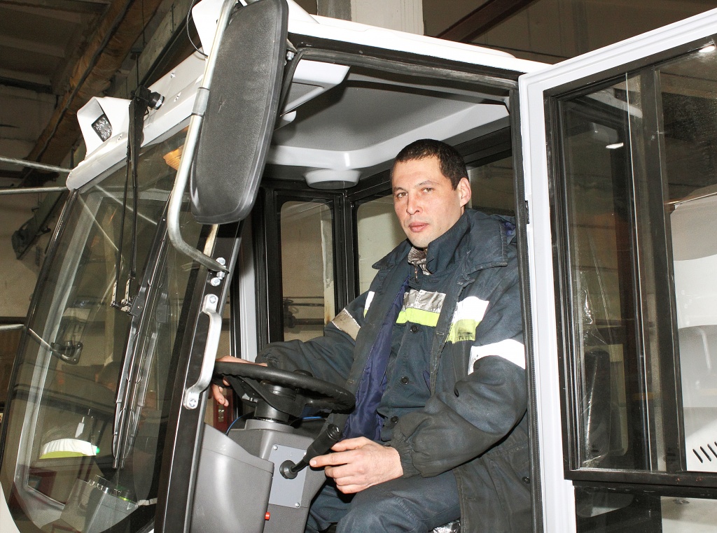 Гродна будзе чысціць вакуумная падмятальна-ўборачная машына. Першая ў Беларусі Гродна будзе чысціць вакуумная падмятальна-ўборачная машына. Першая ў Беларусі