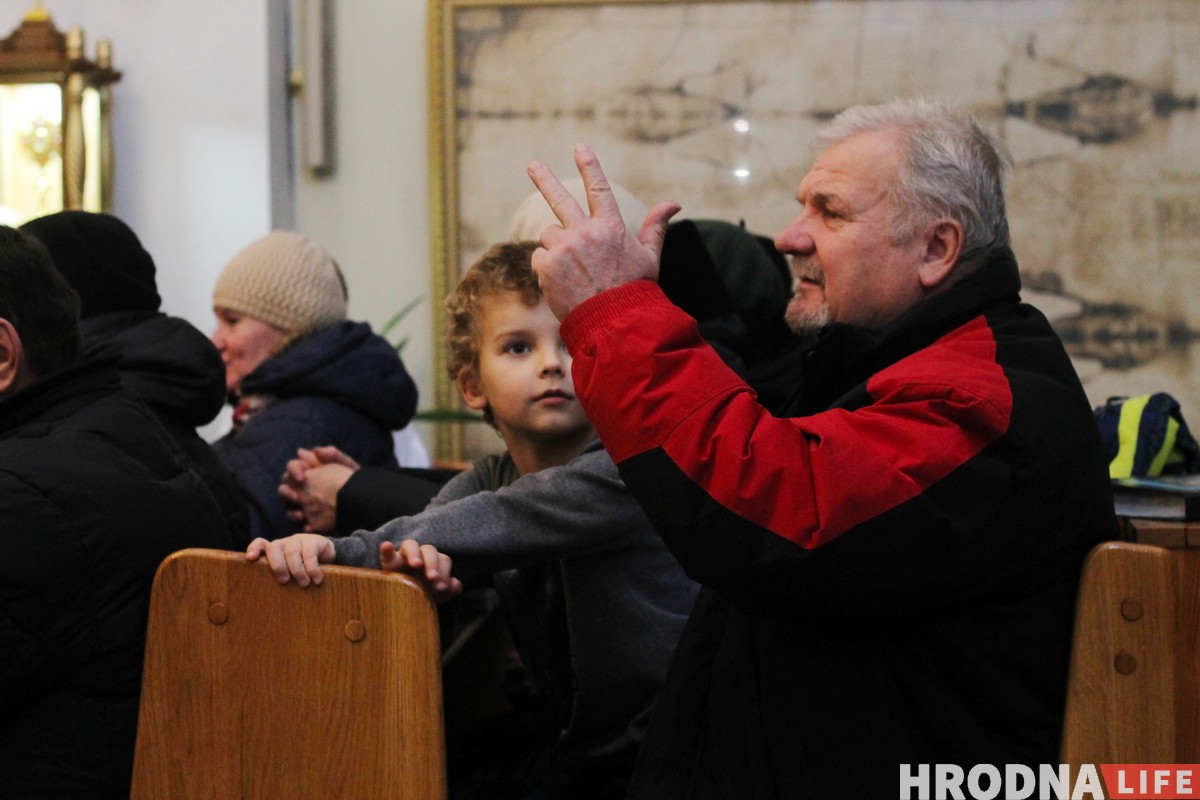 Касцёл, дзе вернікі вучаць ксяндза. Як у Гродне 20 гадоў праходзіць імша для глуханямых