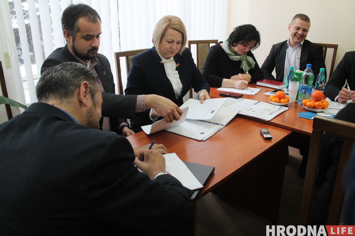 У Шчучыне падпісалі мясцовую павестку па правах людзей з інваліднасцю: што гэта значыць?