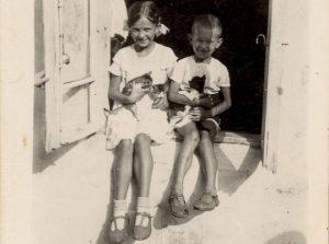 Made in Hrodna. Андрэй Вашкевіч прэзентаваў выставу пра знакамітую, але забытую гродзенскую прамысловасць Made in Hrodna. Андрэй Вашкевіч прэзентаваў выставу пра знакамітую, але забытую гродзенскую прамысловасць