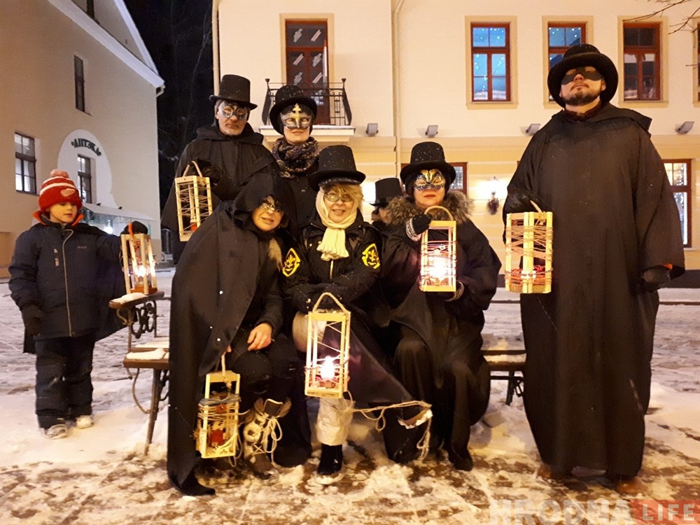 Турысты з Расіі і Украіны зладзілі перформанс у цэнтры Гродна